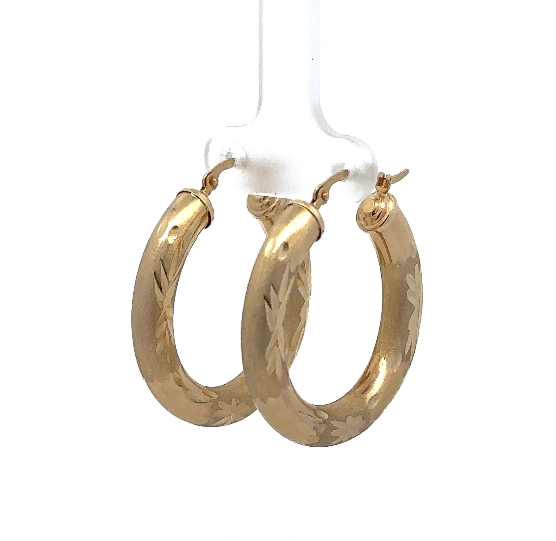 360 video of yellow gold brushed and polished design hoops