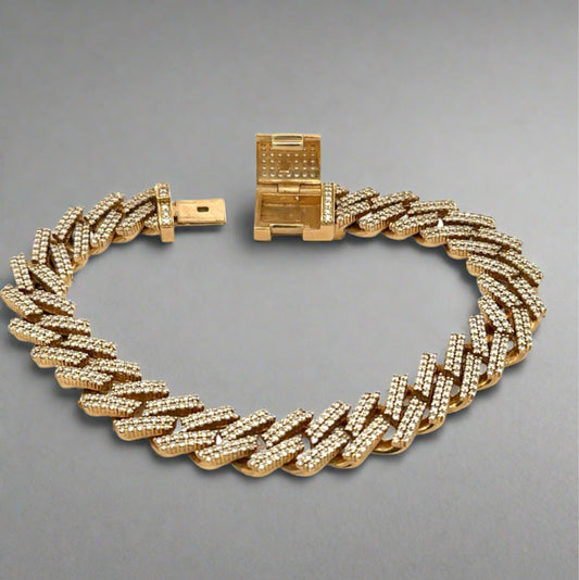 360 video of diamond cuban link bracelet