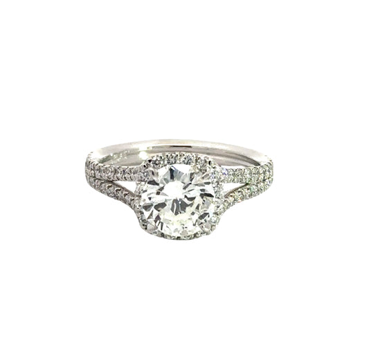 360 video of platinum 1.42 carat diamond ring with small round diamonds around center-stone and on band