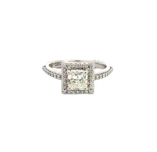 360 view of white gold diamond princess-cut ring
