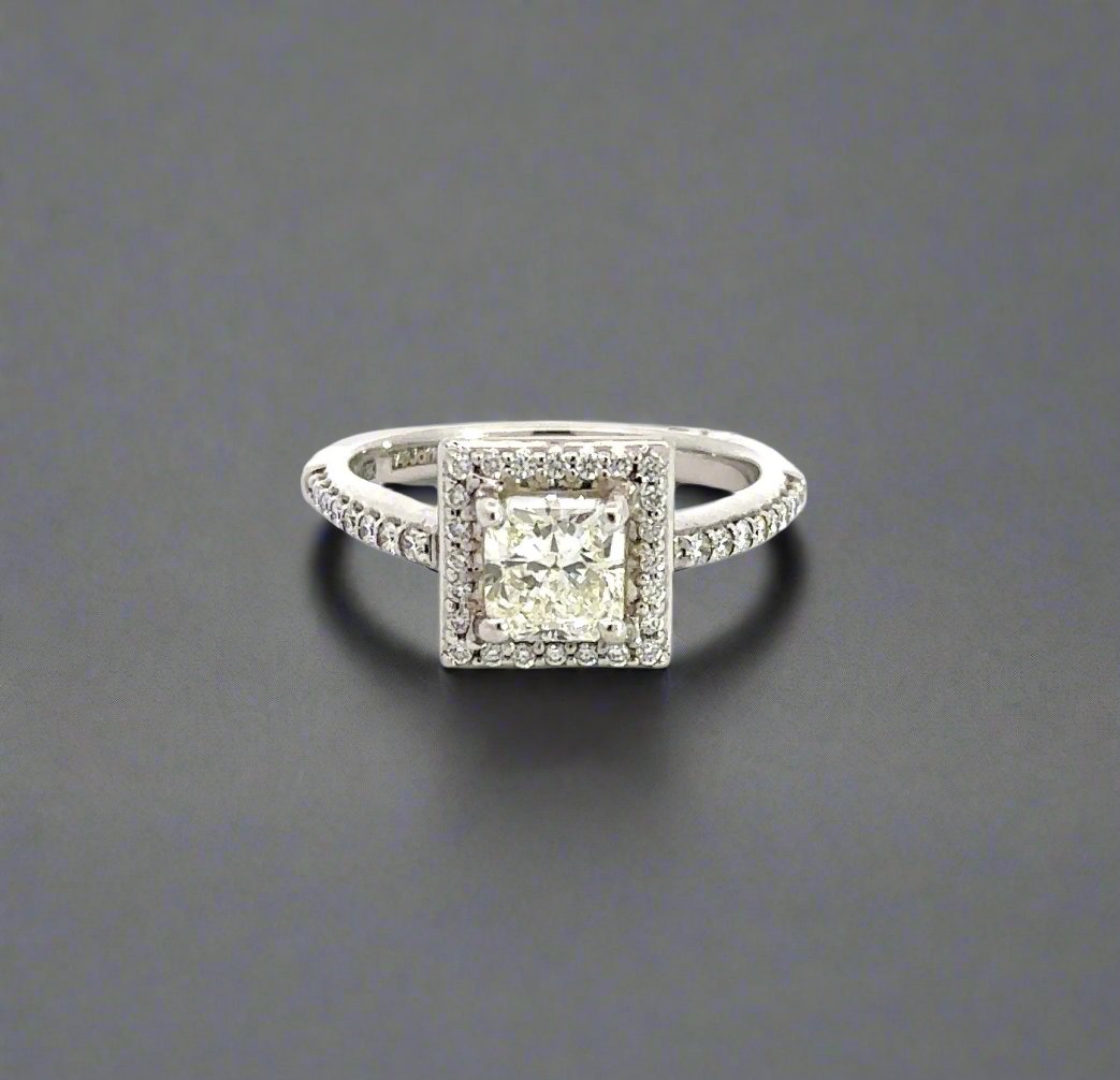 360 view of white gold diamond princess-cut ring