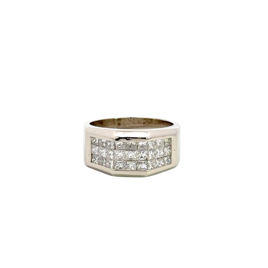 360 video of white gold diamond band ring with 3 rows of princess-cut diamonds