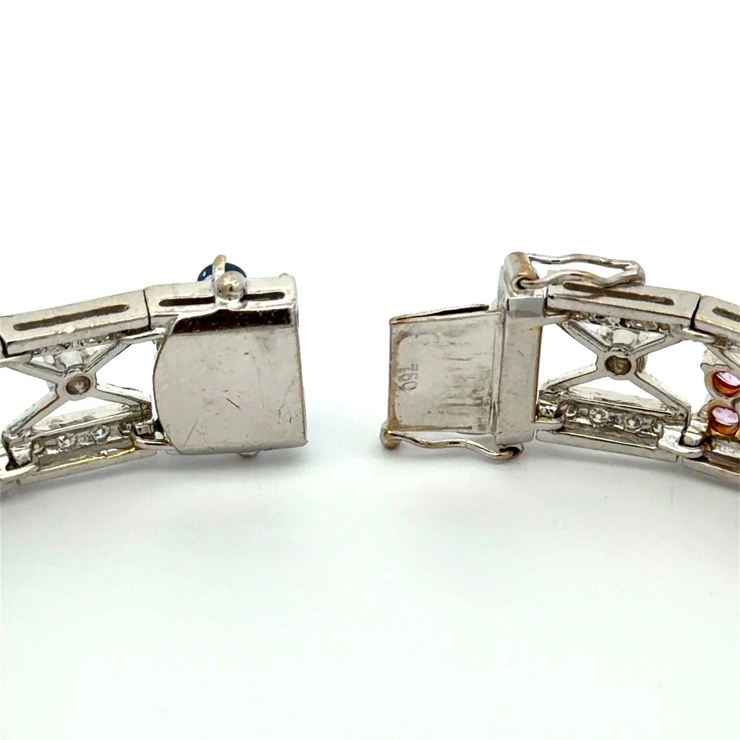 750 stamp on white gold clasp