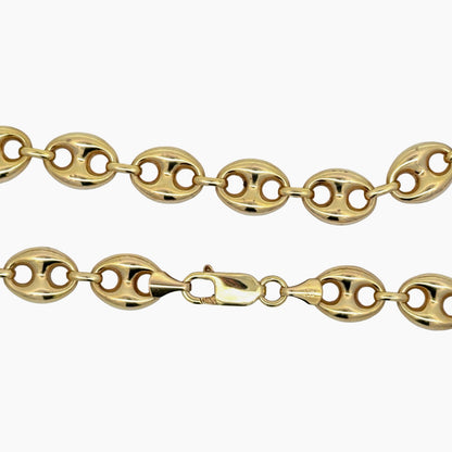 Close-up of 14K yellow gold mariner link necklace links and lobster clasp