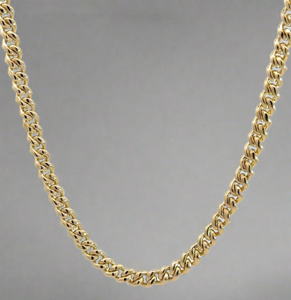 Back of yellow gold cuban chain with no diamonds