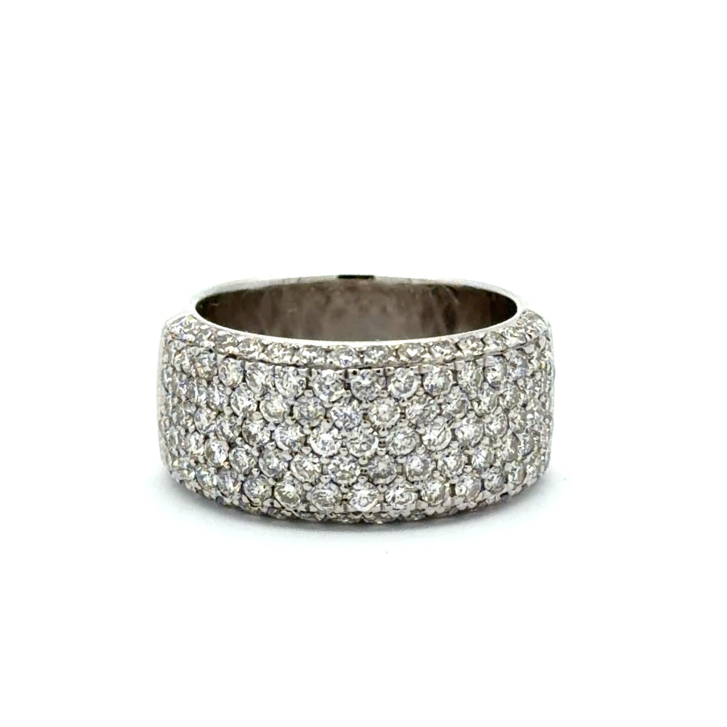 White gold ring with round diamonds