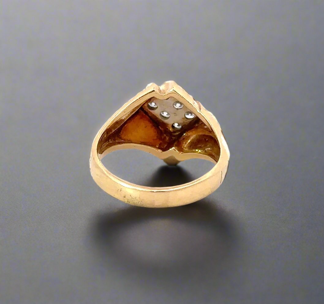 Back of yellow gold ring