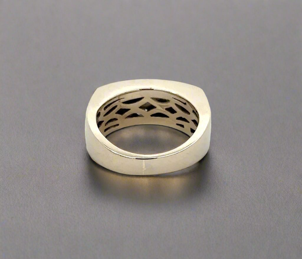 Back of white gold ring