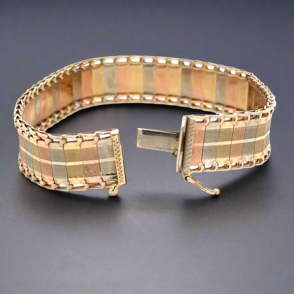 Open bracelet with box clasp and safety lock