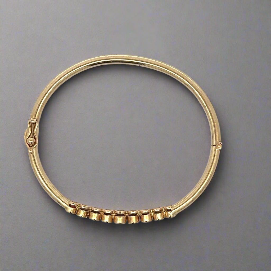 Top of bracelet