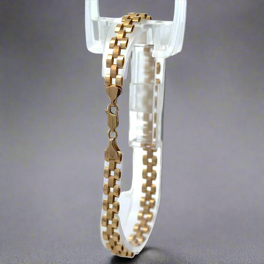 diagonal view of bracelet