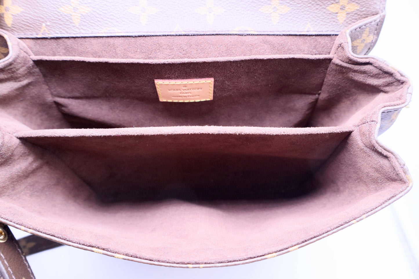 interior of the bag showing 3 pockets