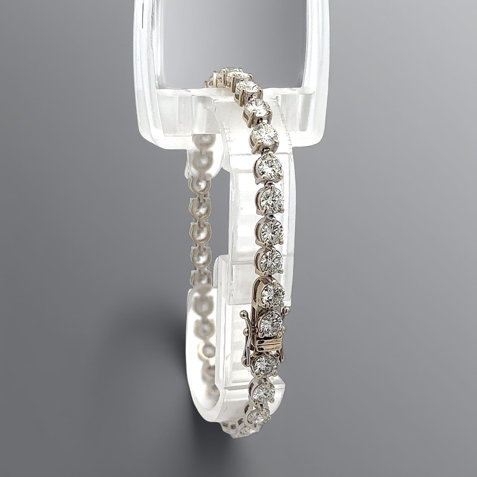 Diamond tennis bracedlet