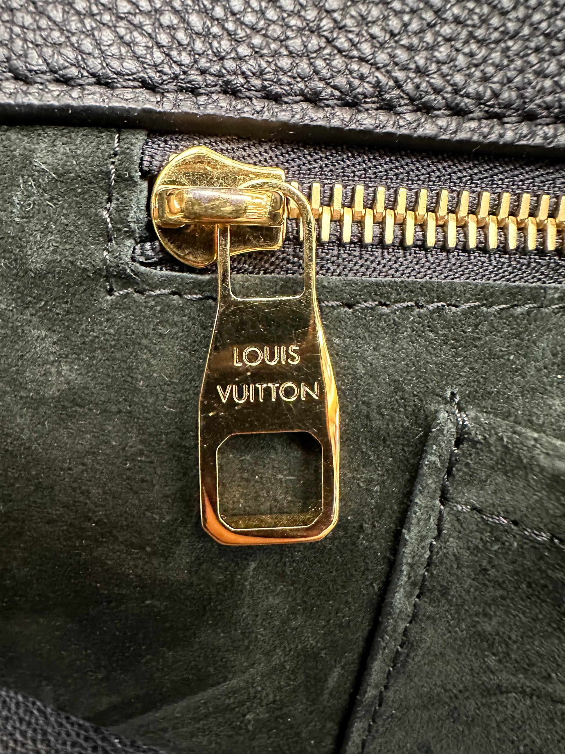 Louis Vuitton gold zipper with minor scratches