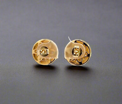 back of earrings with 14K stamp