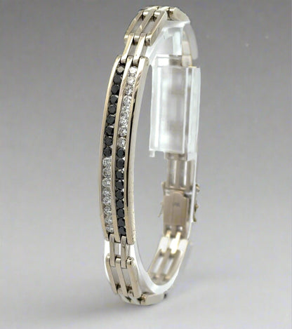 Diagonal view of bracelet