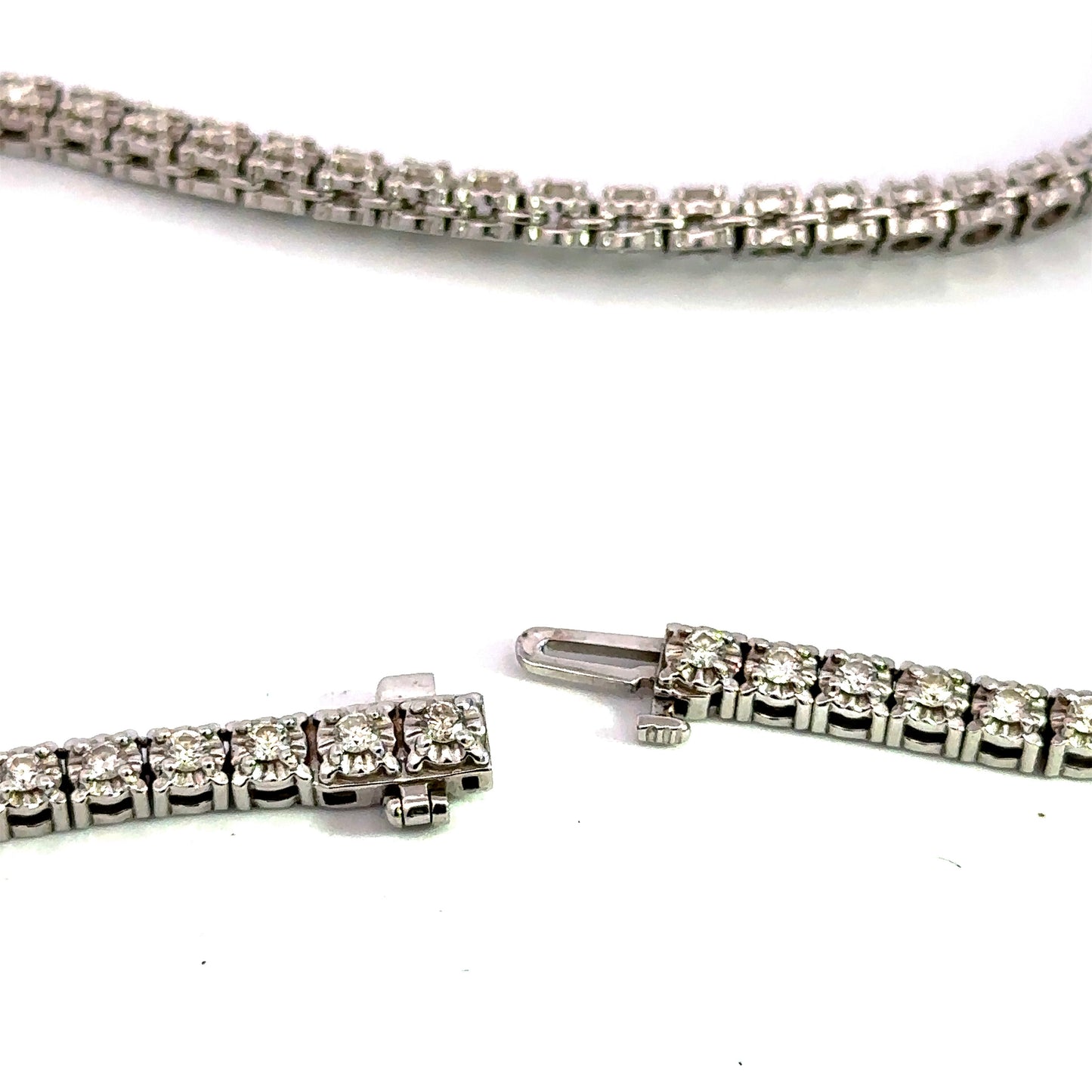 White gold clasp with safety lock