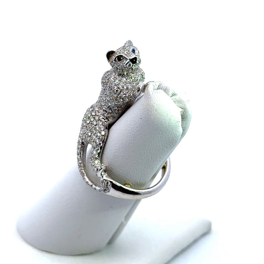 Diamond panther ring in white gold. The whole body of the panther is on the ring.