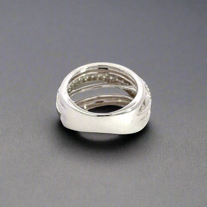 Back of diamond ring 