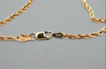 lobster clasp yellow gold with 10k stamp. light scratch on clasp