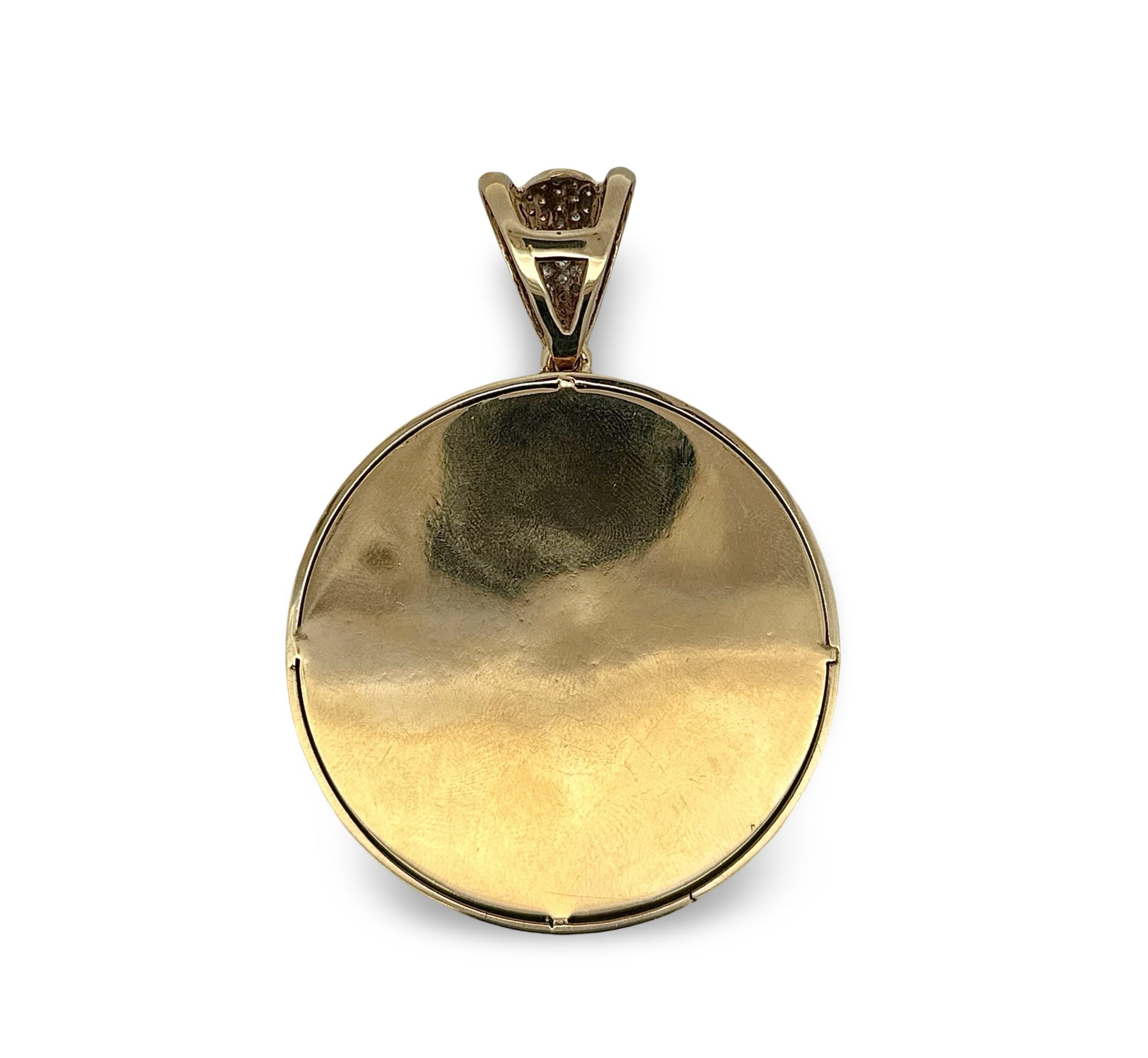 Back of round pendant
