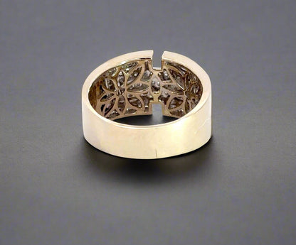 Back of ring with scratch on band