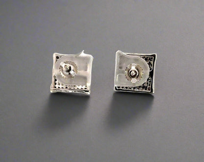 Back of white gold earrings with screwbacks
