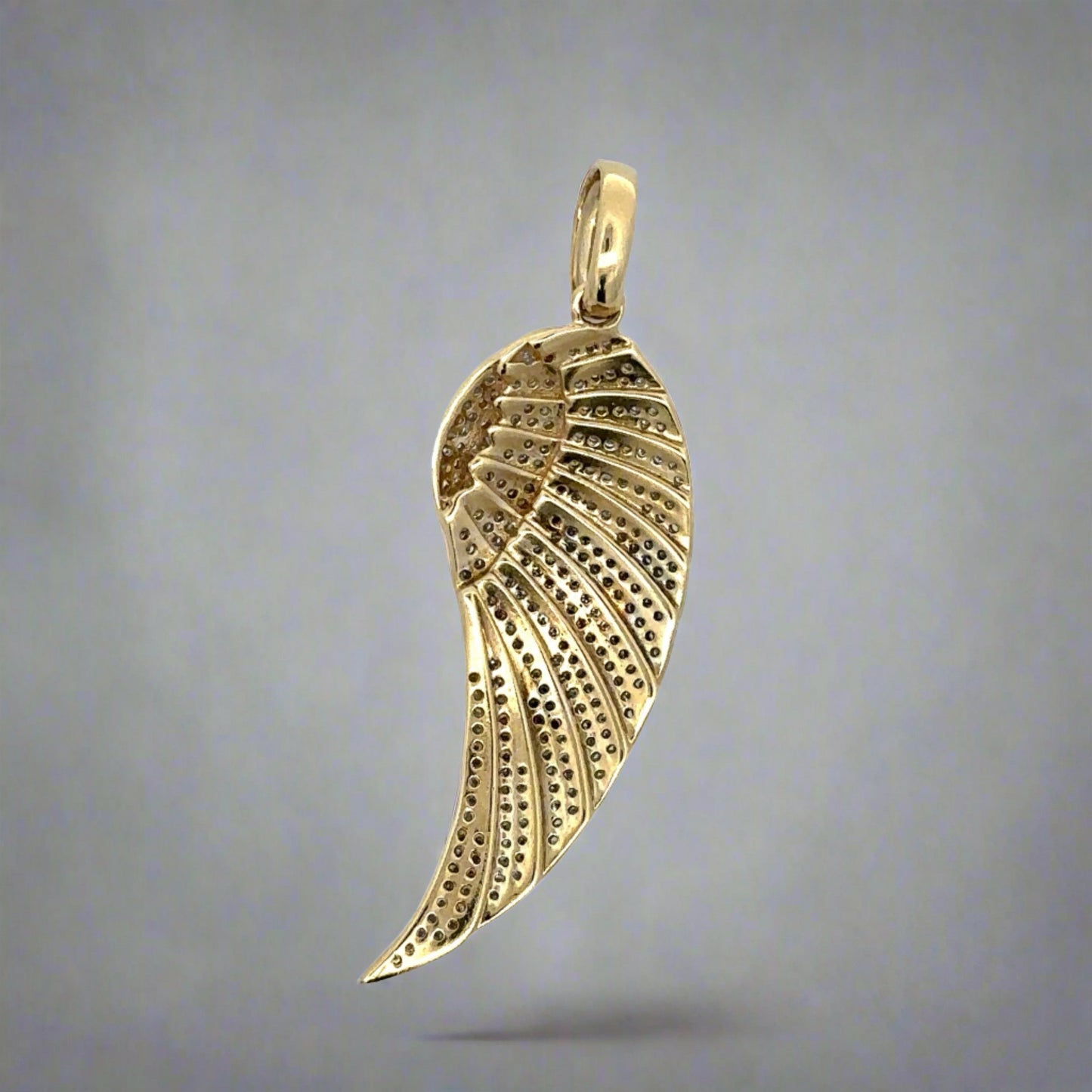 Back of yellow gold pendant
