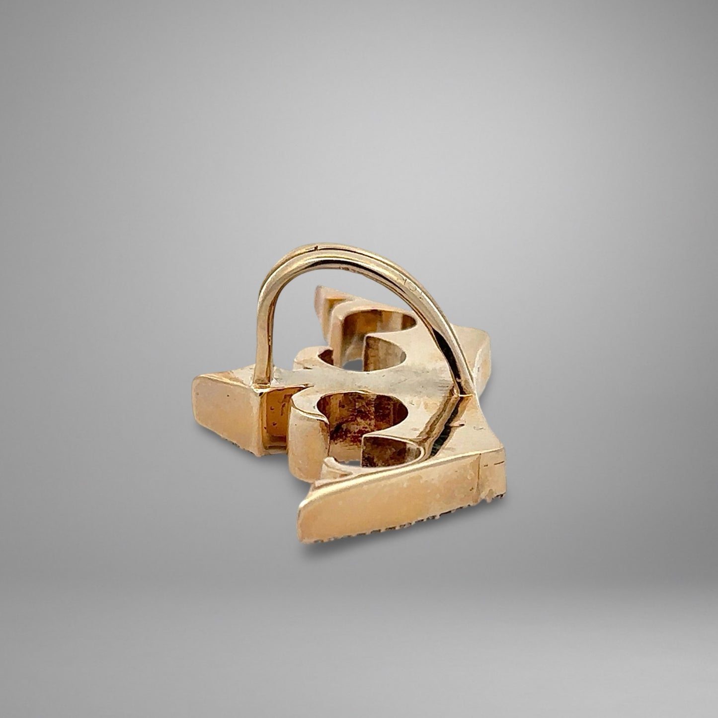 Back of gold pendant