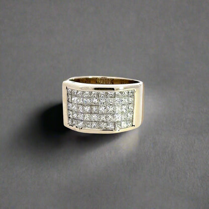 front of white gold ring with 5 rows of princess-cut diamonds