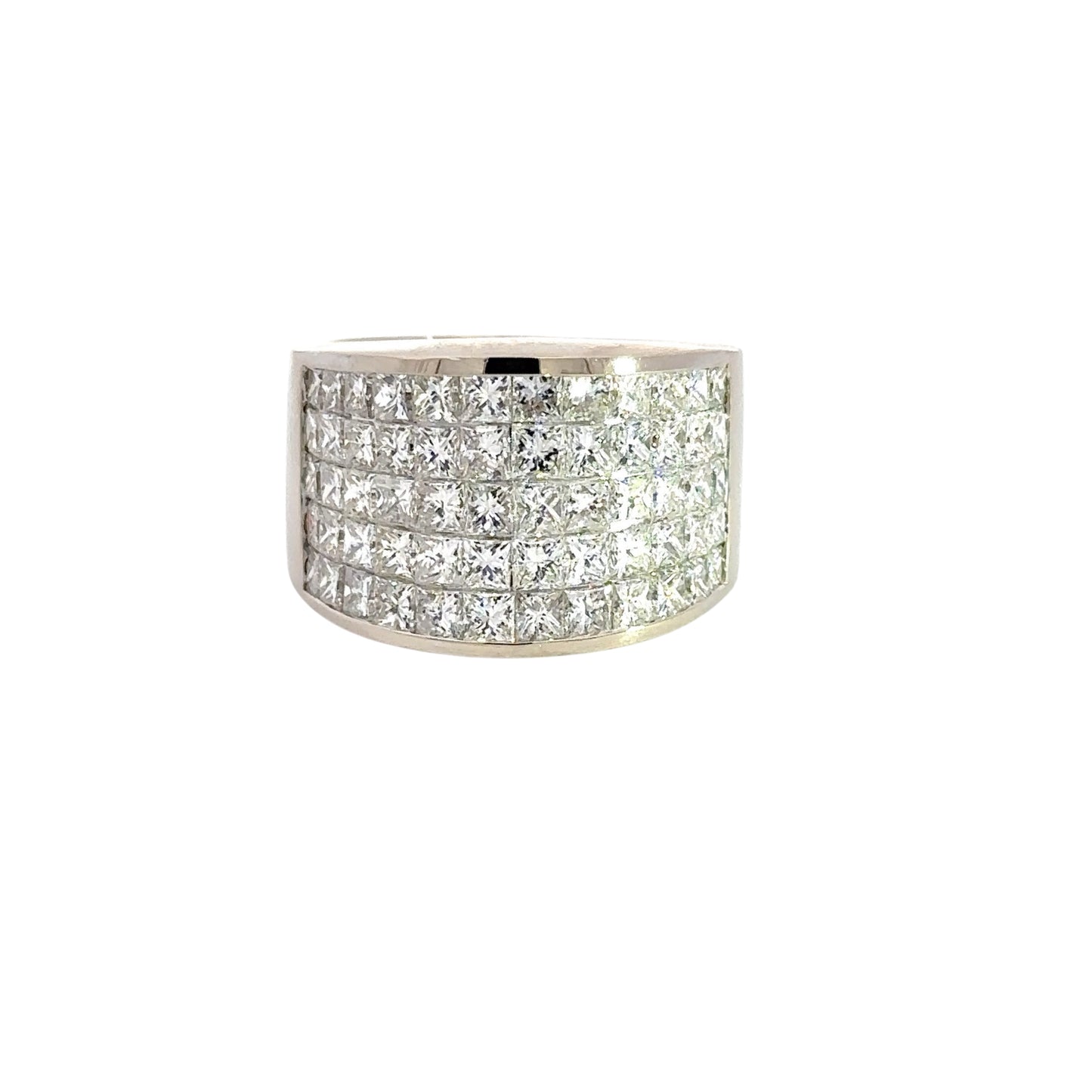 Front of ring with 5 rows of 11 princess-cut diamonds