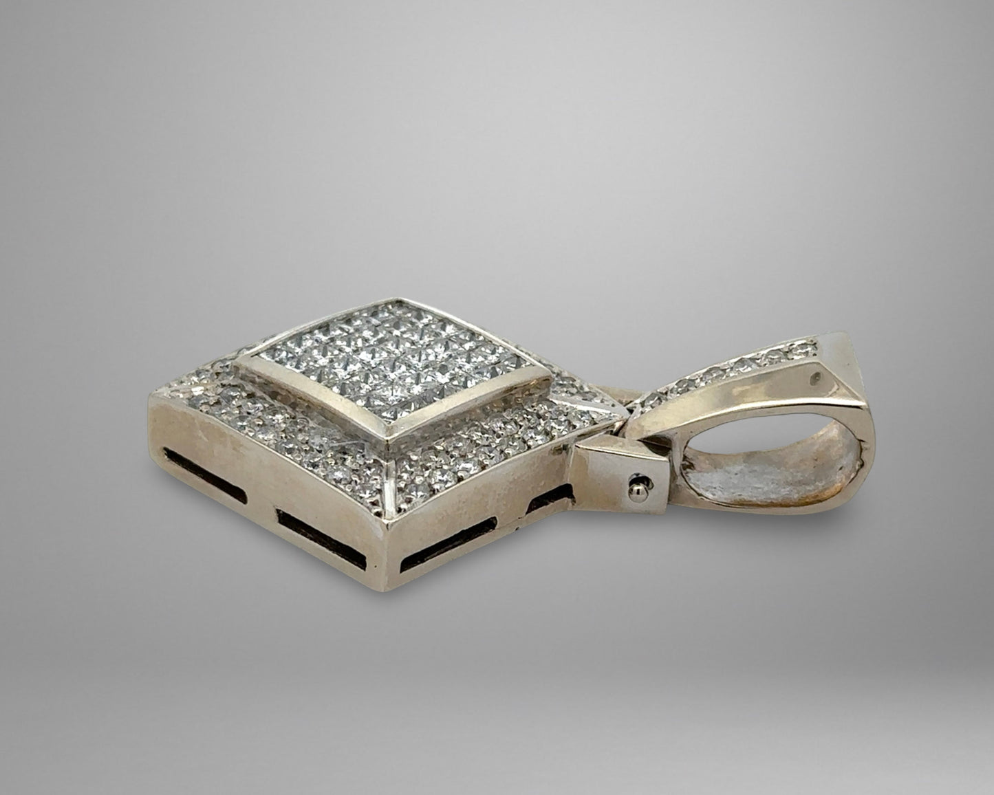 White Gold pendant with diamonds on a gray background