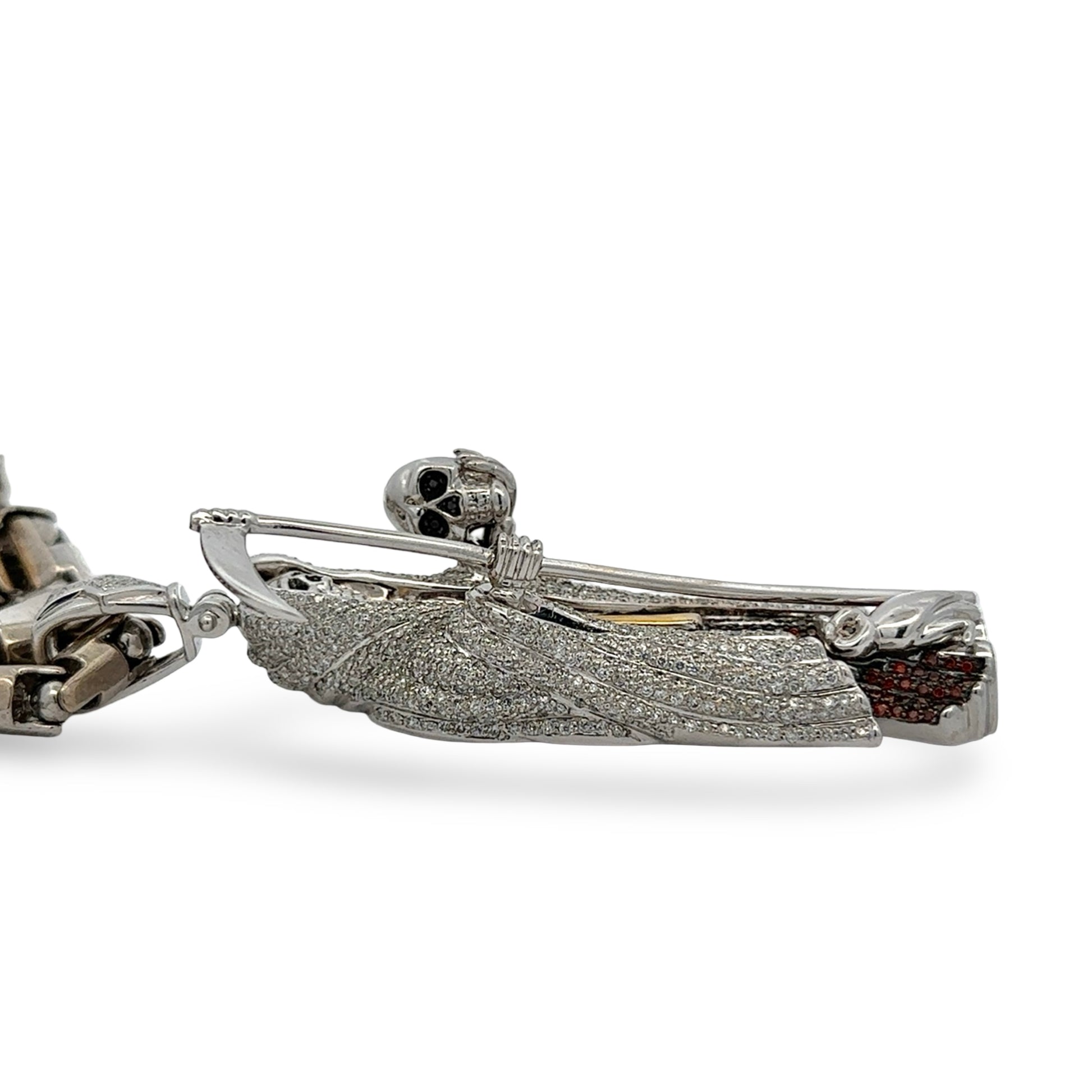 Side of pendant with round diamonds