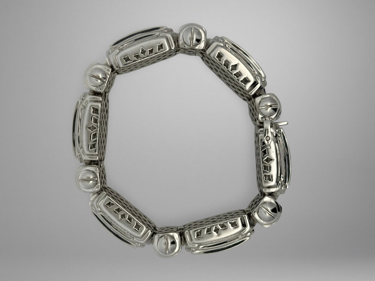 Top of white gold bracelet