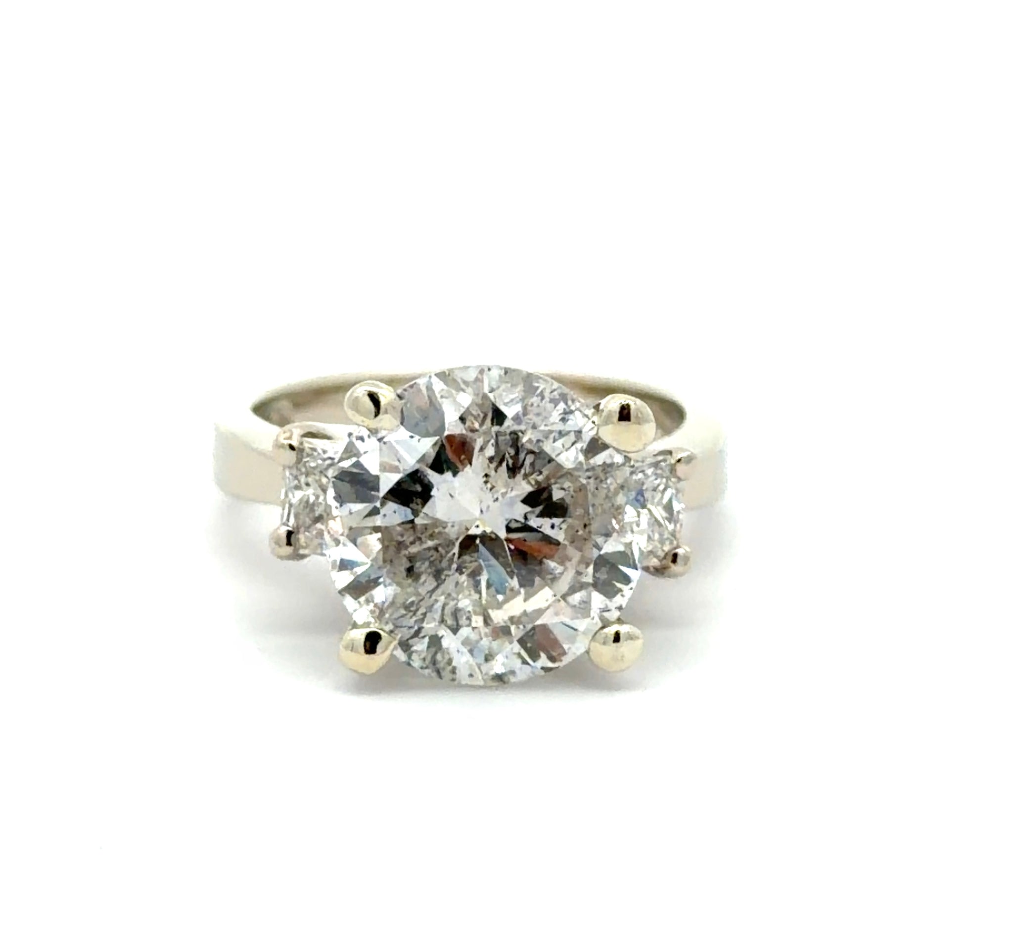 Video of 3 stone diamond ring