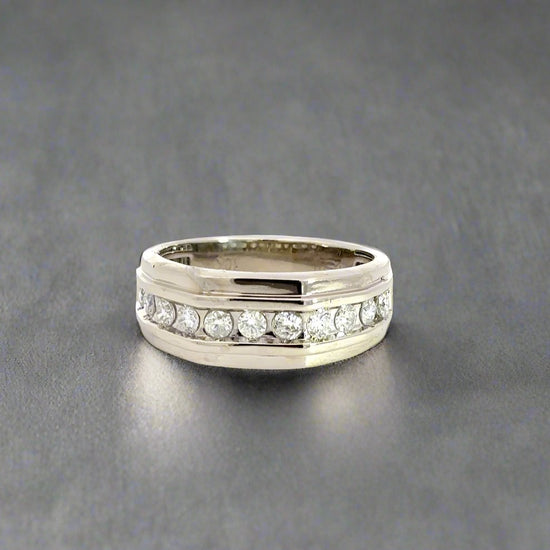 360 Video of white gold diamond band ring. Shoes some scratches