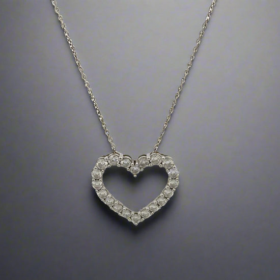 360 video of diamond necklace