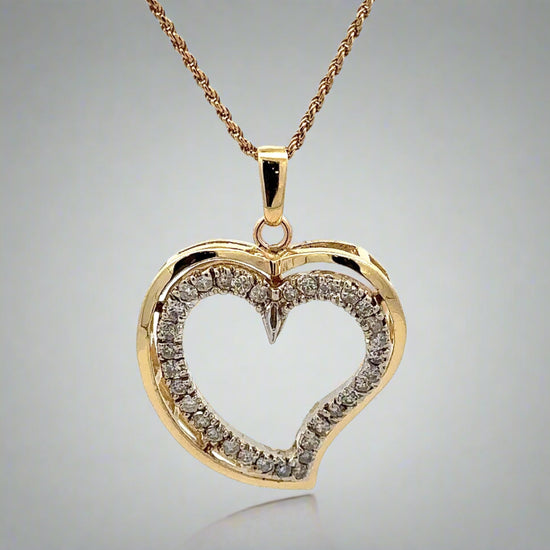 360 video of diamond heart necklace