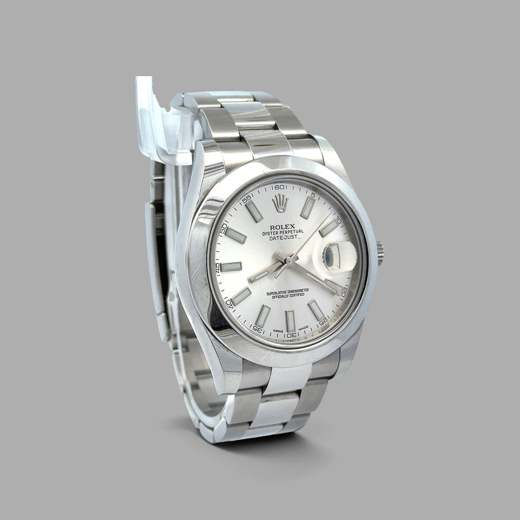 360 degree video of watch