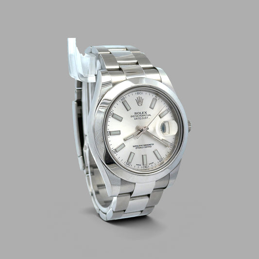 360 degree video of watch