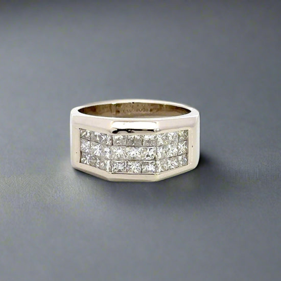 360 video of white gold diamond band ring with 3 rows of princess-cut diamonds