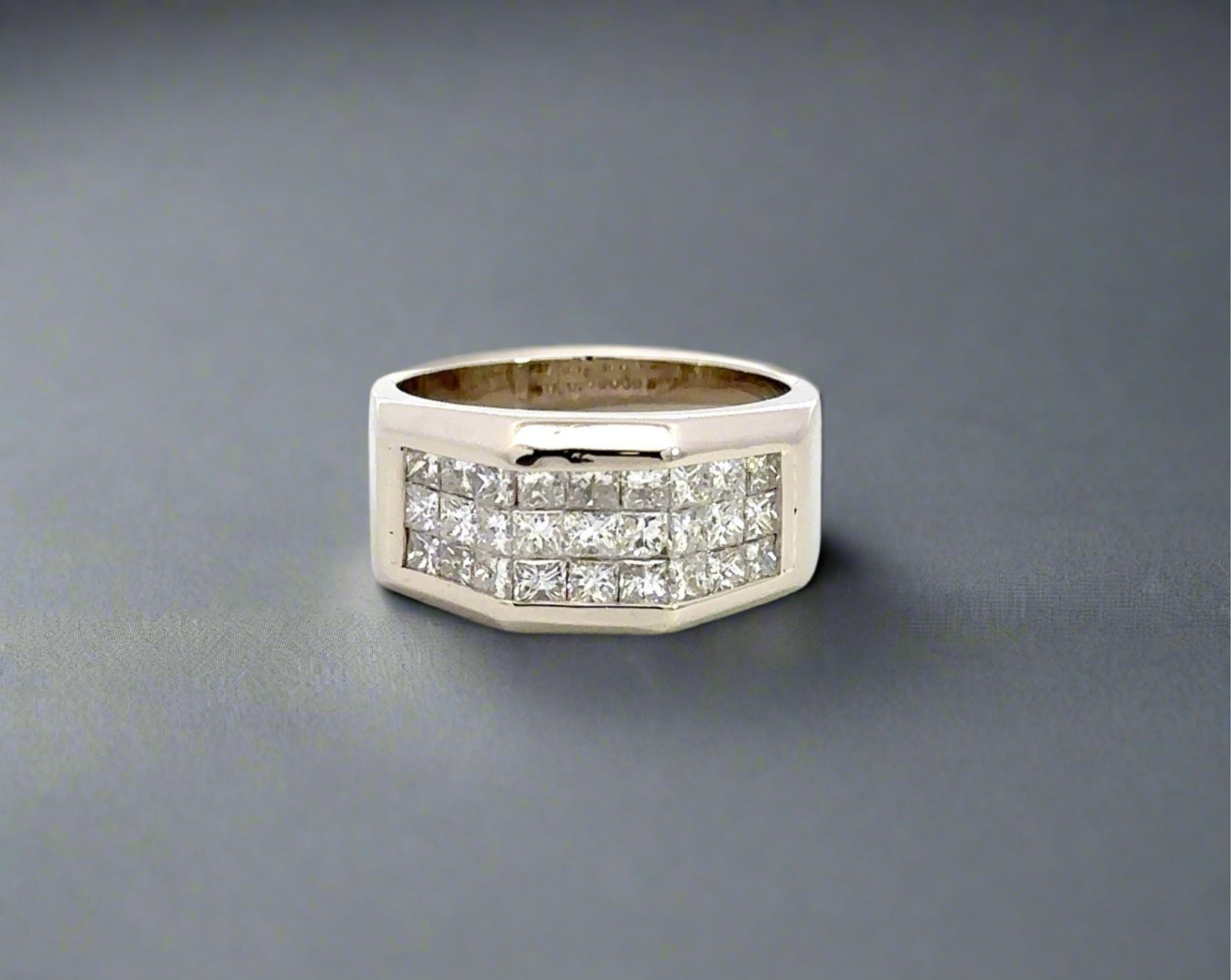 360 video of white gold diamond band ring with 3 rows of princess-cut diamonds