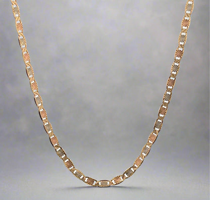 360 video of tri-color gold mariner chain