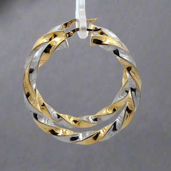360 video of earrings