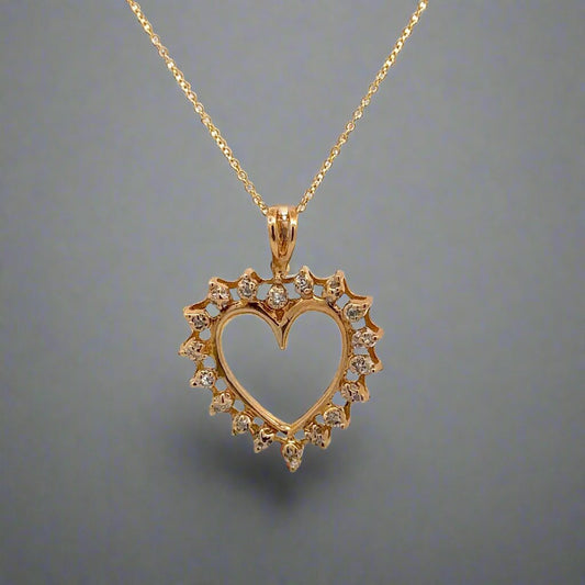 360 video of diamond heart necklace