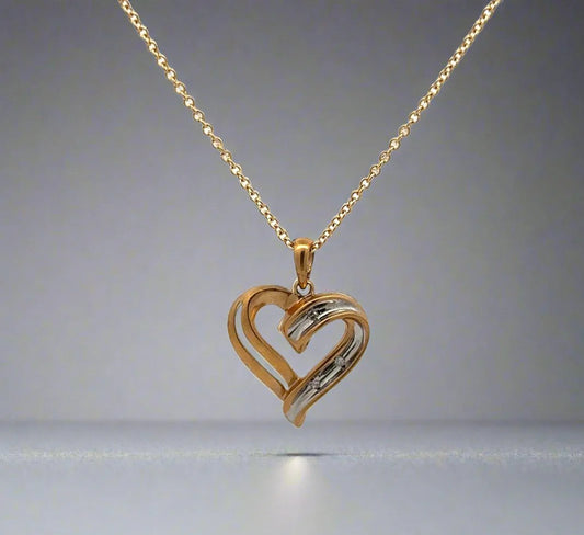 360 video of heart necklace