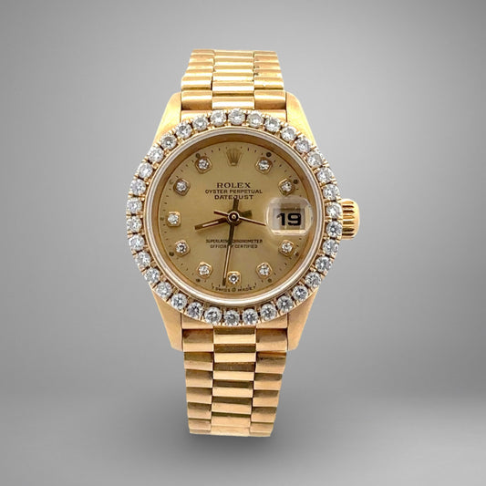 360 video of a yellow gold diamond rolex