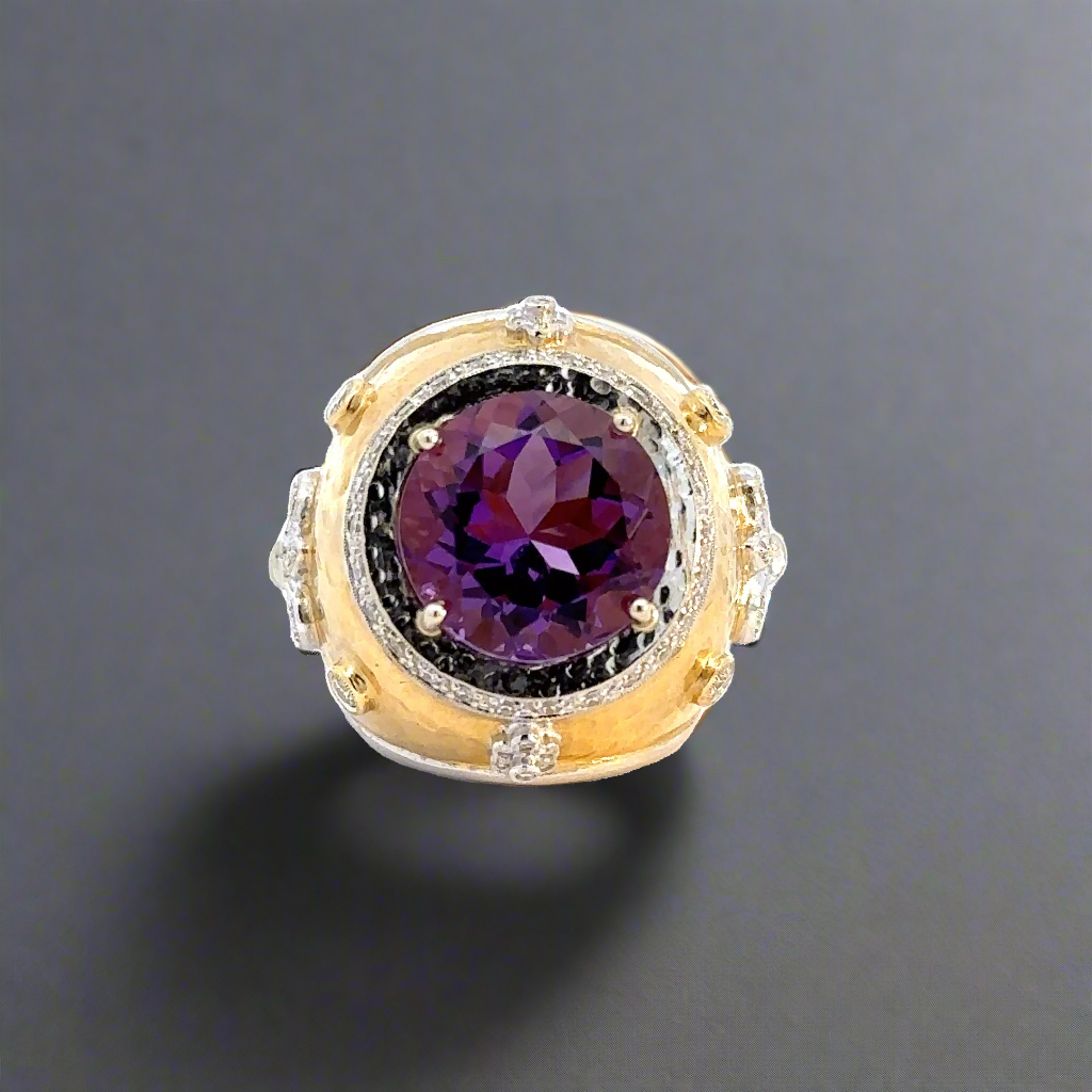 A 360 degree video of the amethyst ring. 