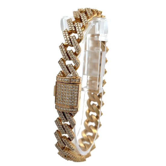 360 video of diamond cuban link bracelet