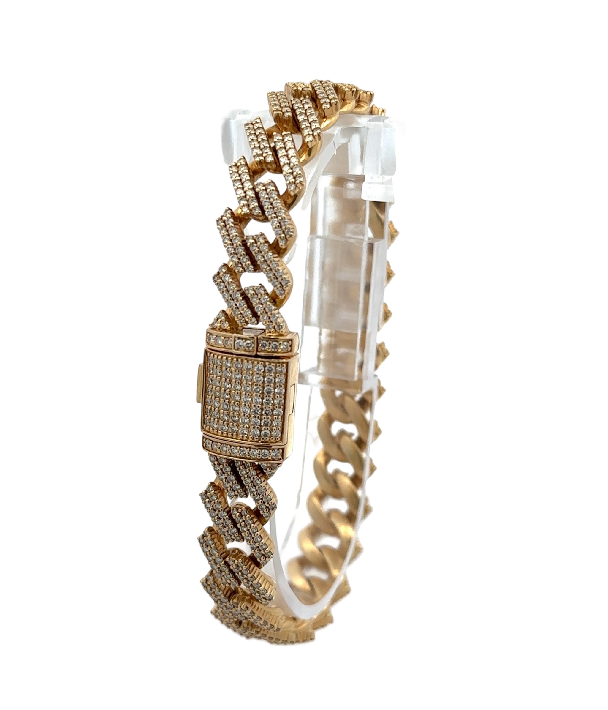 360 video of diamond cuban link bracelet